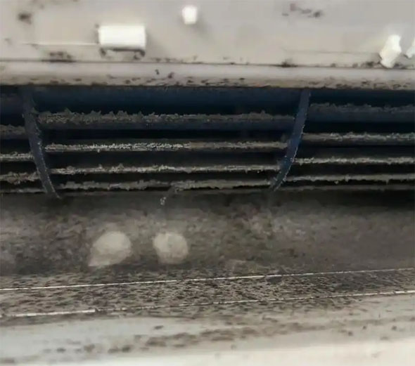 泉港空调吹的风有股烧焦味是怎么回事